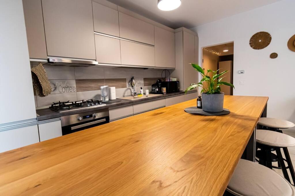 Arte - 2 Bedroom Apartment Near Coresi Mall With Free Parking Brašov Exteriér fotografie