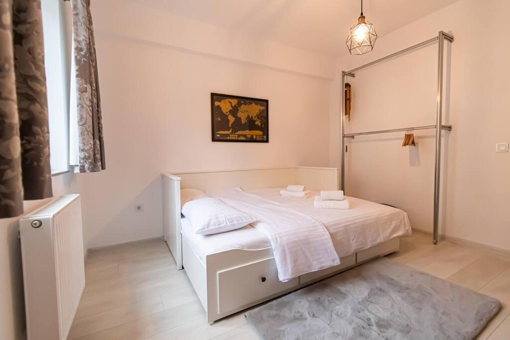 Arte - 2 Bedroom Apartment Near Coresi Mall With Free Parking Brašov Exteriér fotografie