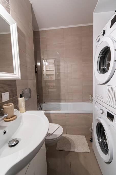 Arte - 2 Bedroom Apartment Near Coresi Mall With Free Parking Brašov Exteriér fotografie